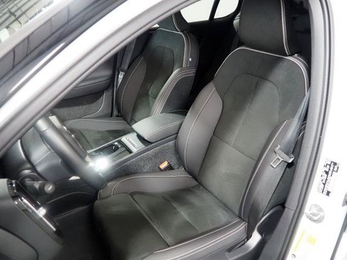 Used 2022 Volvo C40 P8 Recharge Ultimate image 14