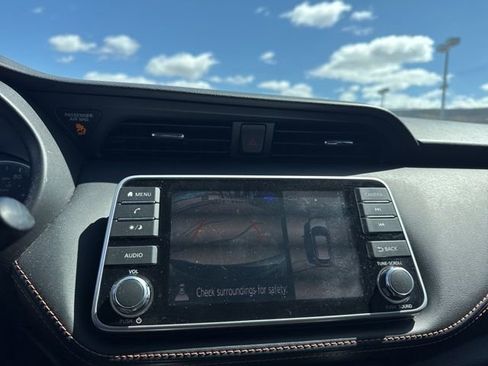 Used 2019 Nissan Kicks SR image 15