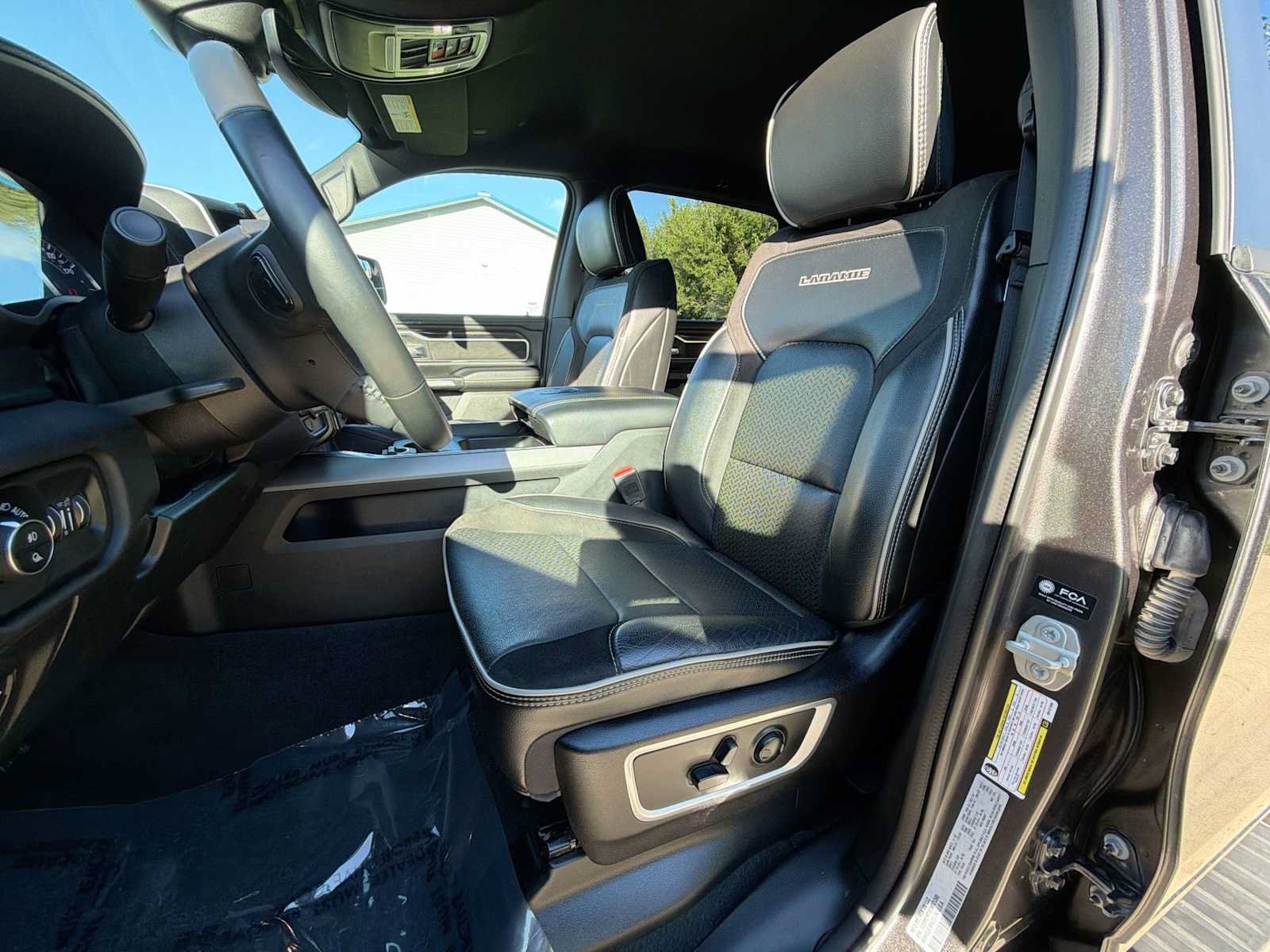 Used 2024 RAM 1500 Laramie AWD/4WD image 13