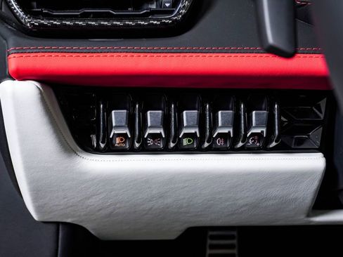 Used 2023 Lamborghini Huracan EVO image 32