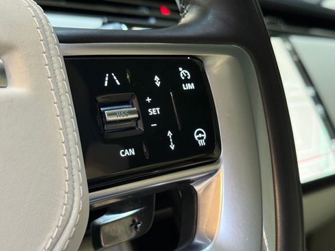 Used 2024 Land Rover Range Rover Long Wheelbase SE image 26