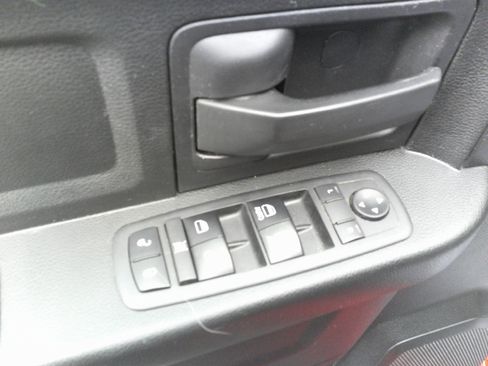 Used 2018 RAM 1500 Express w/ Express Value Package image 16