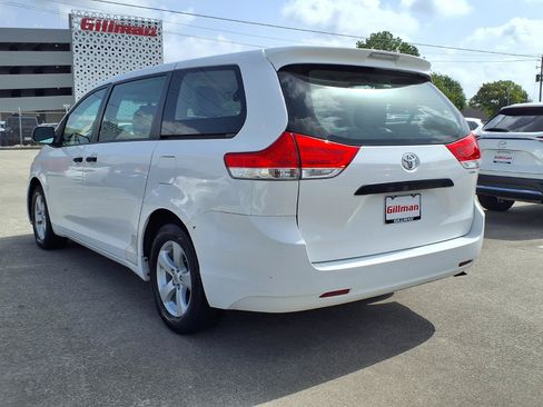 Used 2012 Toyota Sienna FWD image 3
