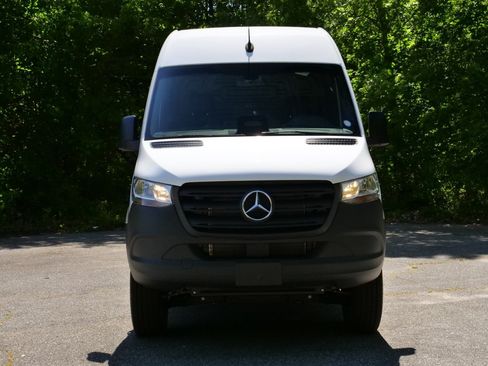 Used 2025 Mercedes-Benz Sprinter 2500 image 5