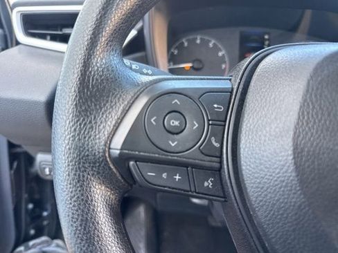 Used 2025 Toyota Corolla LE FWD image 11