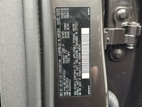 Used 2024 Volvo XC60 B5 Plus AWD/4WD image 12