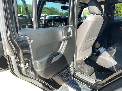 Used 2018 Jeep Wrangler Unlimited Sport S image 9