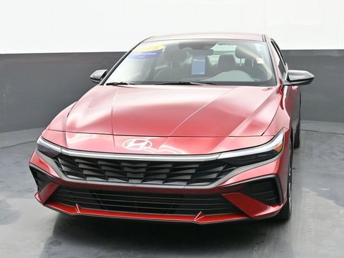 Certified 2025 Hyundai Elantra Sport image 8