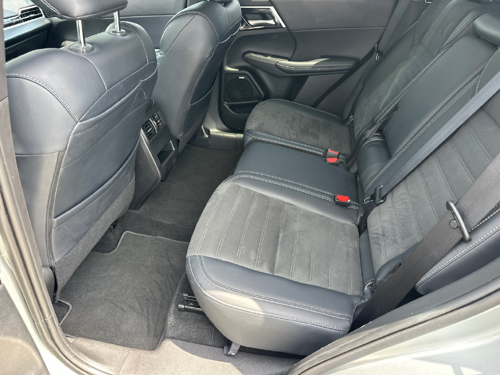 Used 2025 Mitsubishi Outlander SE AWD/4WD image 22