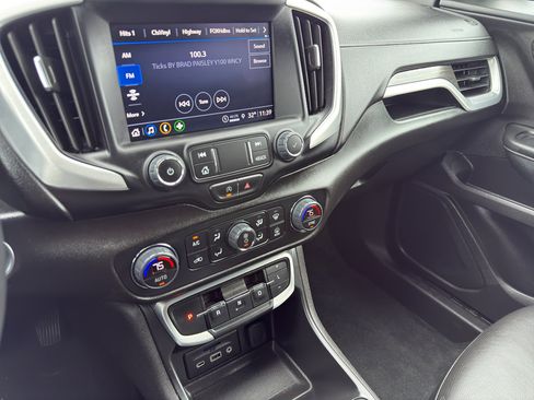 Certified 2024 GMC Terrain SLT image 21