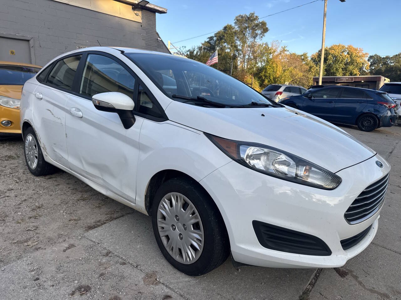 Used 2014 Ford Fiesta SE w/ SE Fuel Economy Package FWD image 2