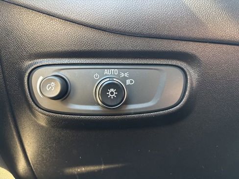 Used 2020 Chevrolet Equinox LS w/ LS Convenience Package image 13