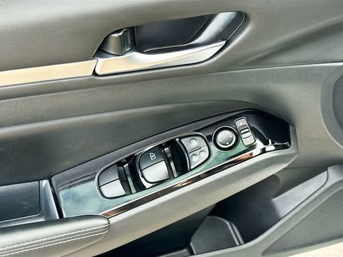 Used 2024 Nissan Altima 2.5 SL AWD/4WD image 18