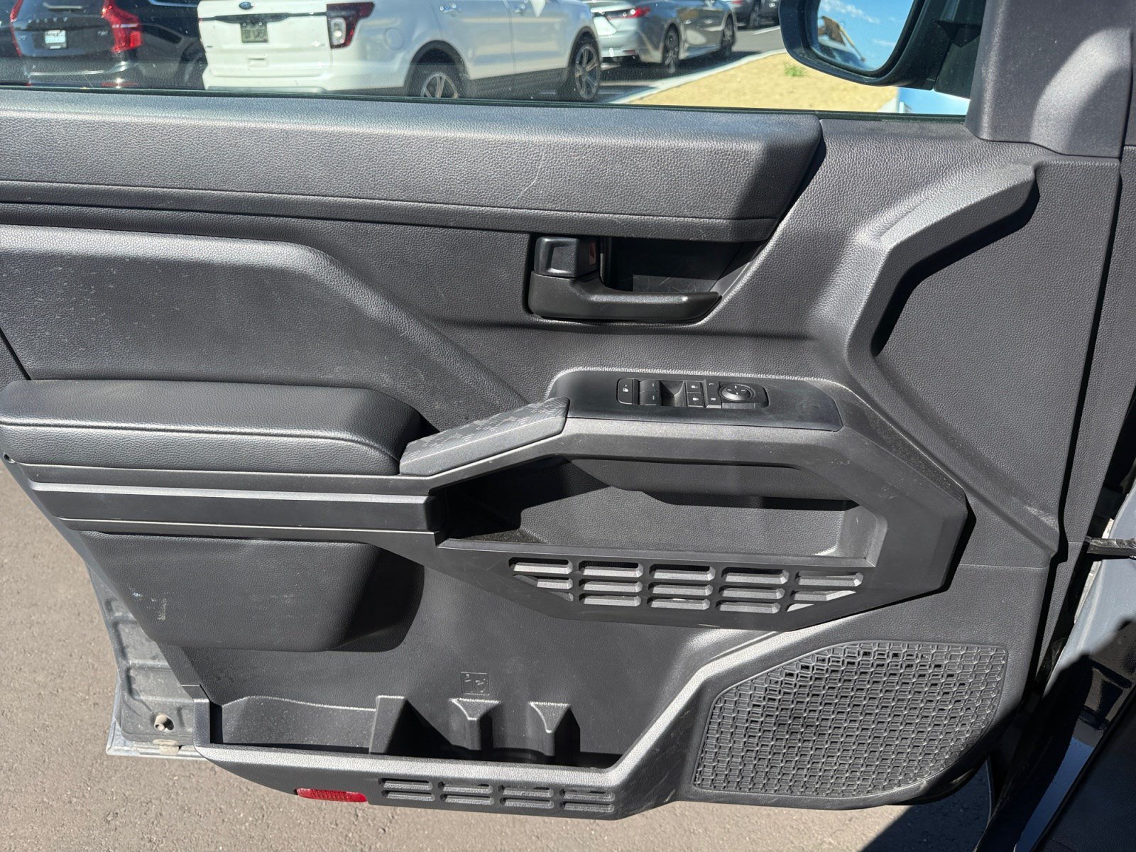Used 2025 Toyota Tacoma SR AWD/4WD image 13