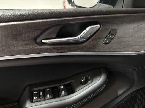 Used 2024 Jeep Grand Cherokee Limited image 22