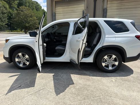 Used 2025 Honda Pilot EX-L image 19
