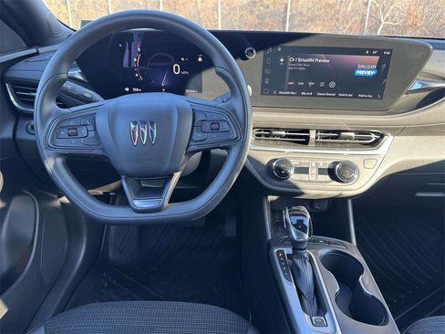 Used 2024 Buick Envista Preferred image 16