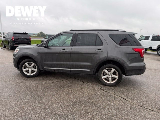 Used 2017 Ford Explorer XLT w/ Equipment Group 202A AWD/4WD image 9