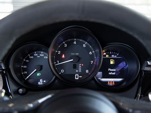 Certified 2025 Porsche Macan Base image 13