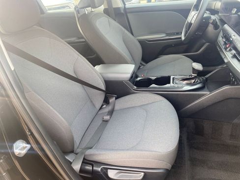 Used 2025 Kia K4 LXS image 37