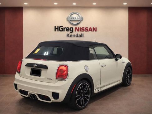 Used 2017 MINI Cooper S image 2