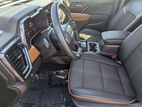 Used 2025 GMC Canyon AT4 AWD/4WD image 17