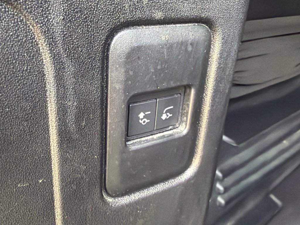 Used 2023 Land Rover Defender 110 75th Limited Edition AWD/4WD image 46