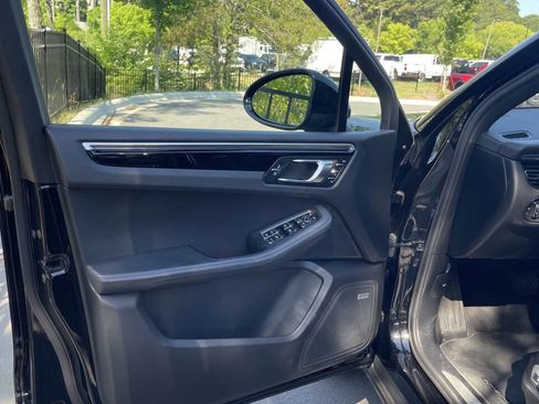 Used 2019 Porsche Macan S AWD/4WD image 23