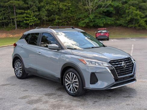 Used 2021 Nissan Kicks SV FWD image 11