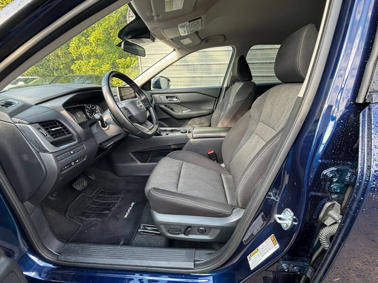 Used 2025 Nissan Rogue SV AWD/4WD image 24