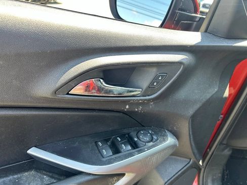 Used 2024 Chevrolet Trax RS w/ Sunroof Package FWD image 14