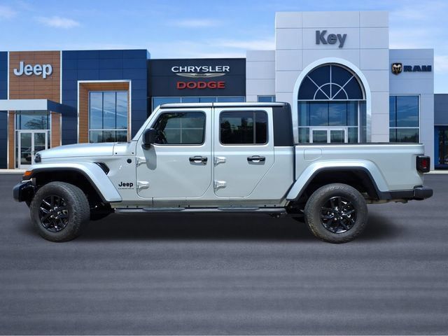 Used 2023 Jeep Gladiator Sport AWD/4WD image 2