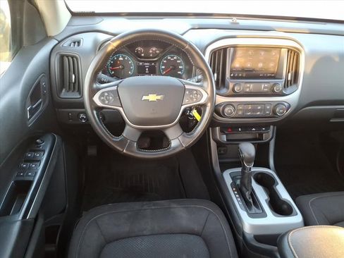 Used 2022 Chevrolet Colorado LT AWD/4WD image 13