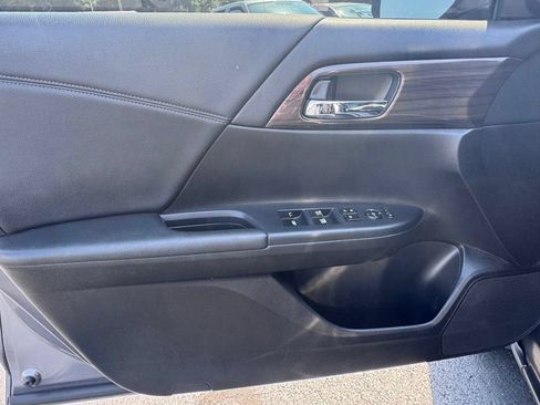 Used 2017 Honda Accord EX image 23
