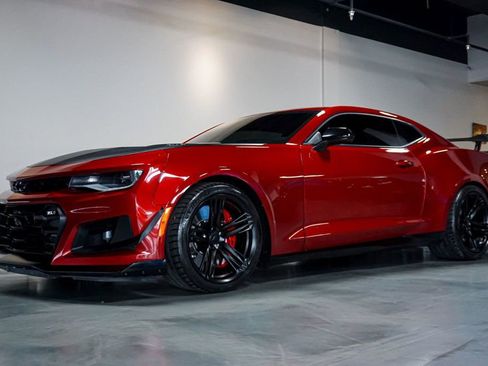 Used 2021 Chevrolet Camaro ZL1 image 3