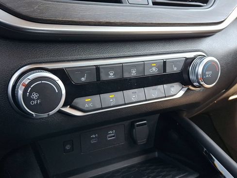 Certified 2023 Nissan Altima 2.5 SV w/ SV Premium Package FWD image 16