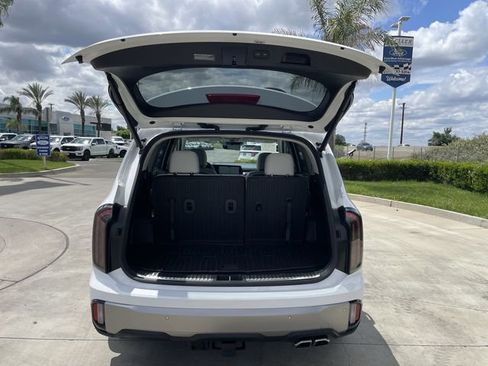 Used 2025 Kia Telluride SX w/ SX Captain's Chair Package FWD image 27