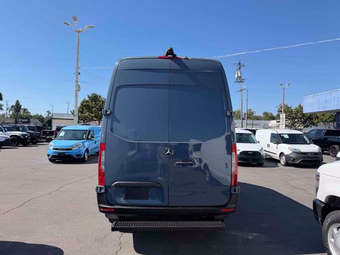Used 2019 Mercedes-Benz Sprinter 144 image 4