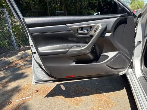 Used 2015 Nissan Altima 3.5 SL FWD image 18