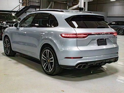 Used 2020 Porsche Cayenne Turbo image 3