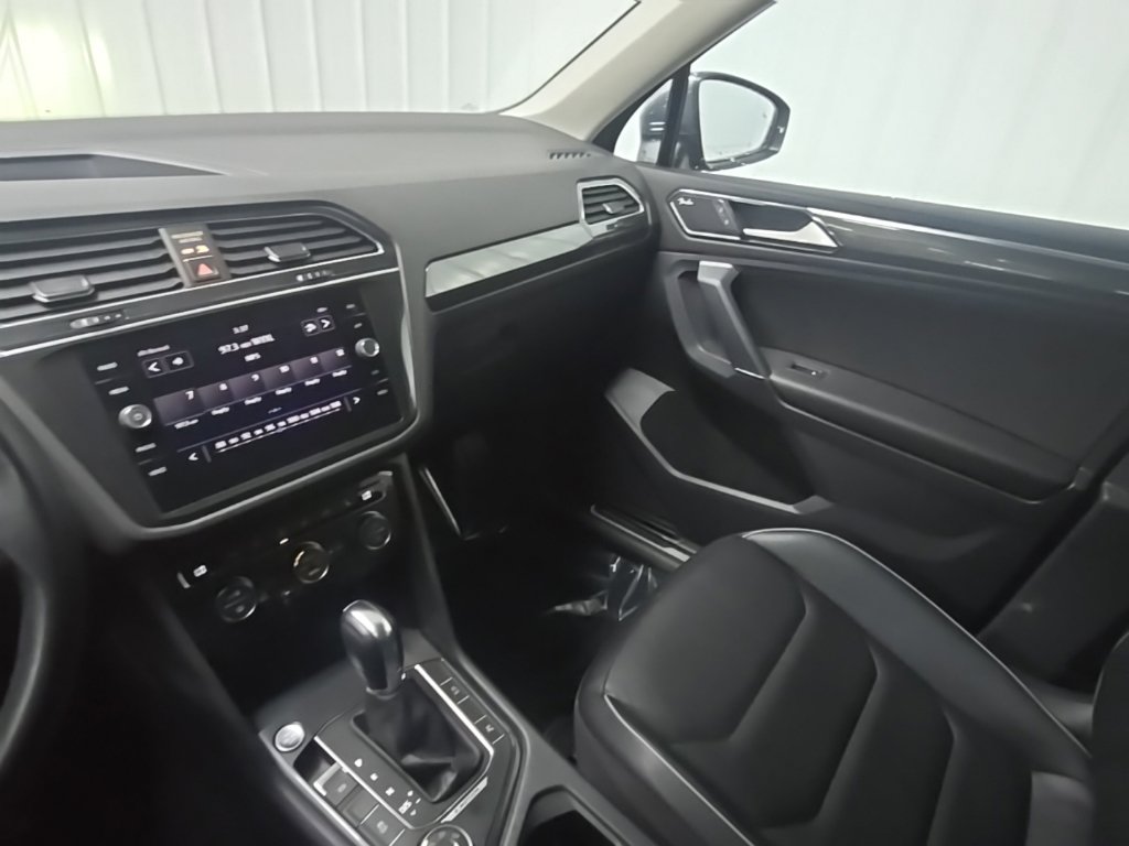 Used 2018 Volkswagen Tiguan SEL Premium AWD/4WD image 27