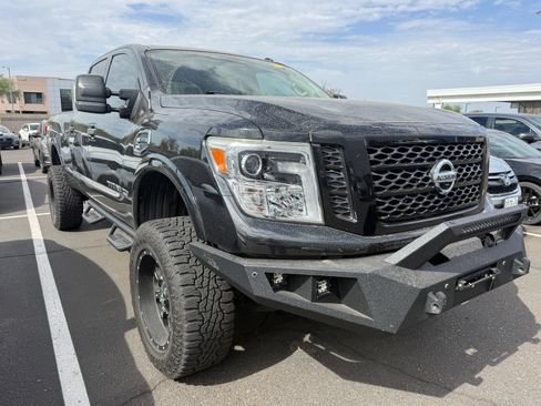 Used 2019 Nissan Titan PRO-4X w/ Pro-4x Convenience Package AWD/4WD image 5