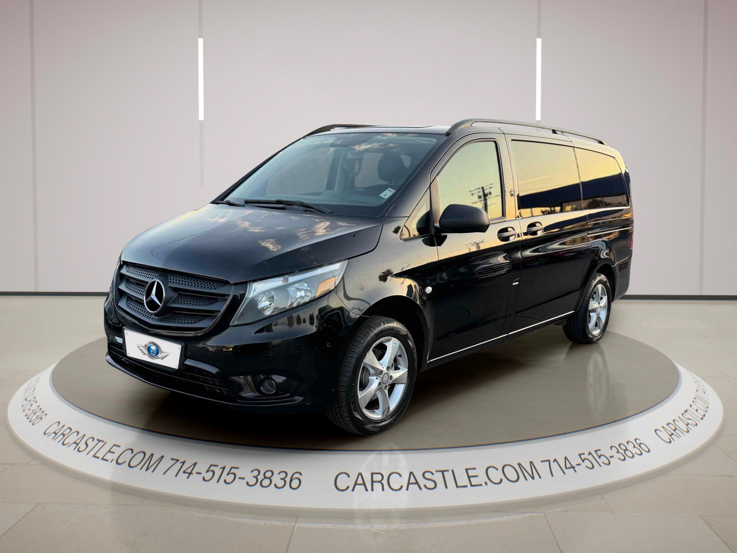 Used 2016 Mercedes-Benz Metris Passenger image 1