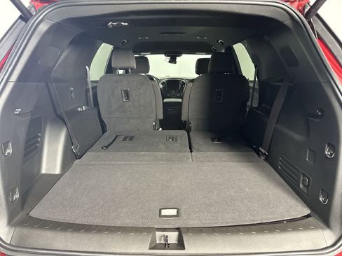 Used 2023 Chevrolet Traverse LT FWD image 9