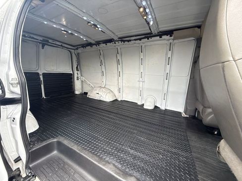 Used 2022 Chevrolet Express 2500 RWD image 16