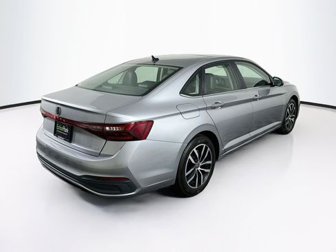 Used 2025 Volkswagen Jetta SE FWD image 9