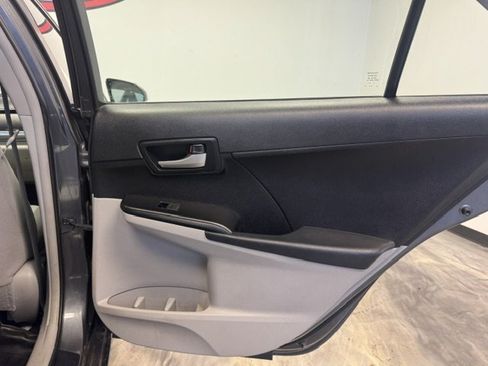 Used 2012 Toyota Camry LE FWD image 24