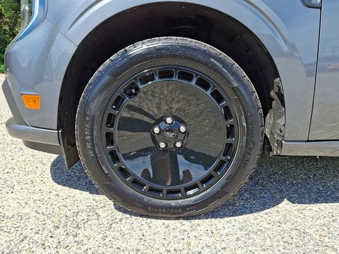 Used 2025 Ford Maverick Lobo AWD/4WD image 9