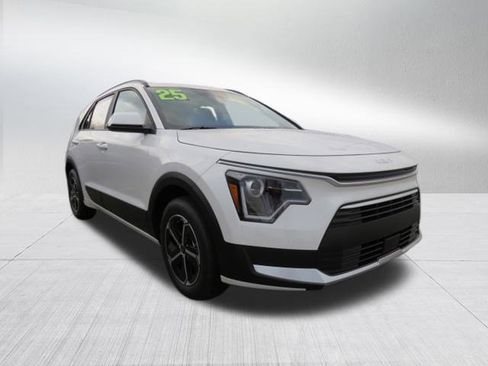 New 2025 Kia Niro EX image 2