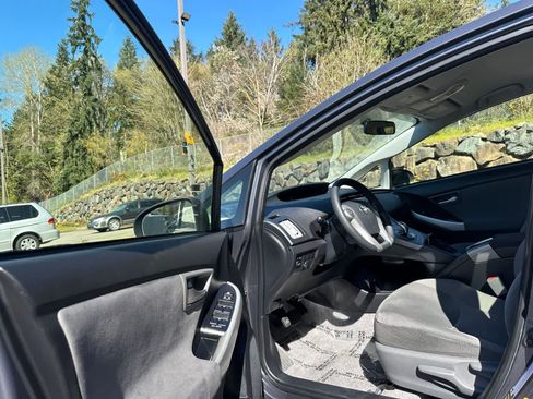 Used 2014 Toyota Prius Two FWD image 18